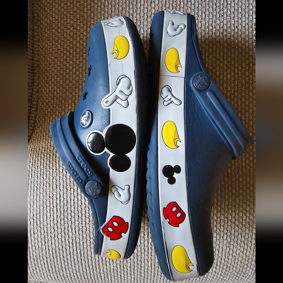 Mickey Mouse Crocs size M6/W8 - Picture 2 of 5